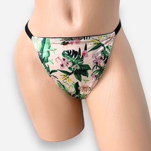 🌸New🌸 Victoria’s Secret Underwear V-string Panty XL